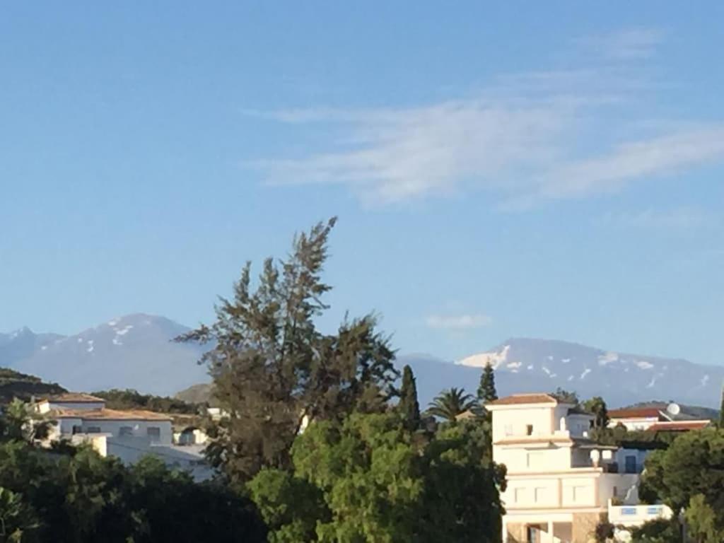 살로브레나 La Torrecica, Con Caracter Andaluz Y Magnificas Vistas Al Mar Y Sierra Nevada 빌라 외부 사진
