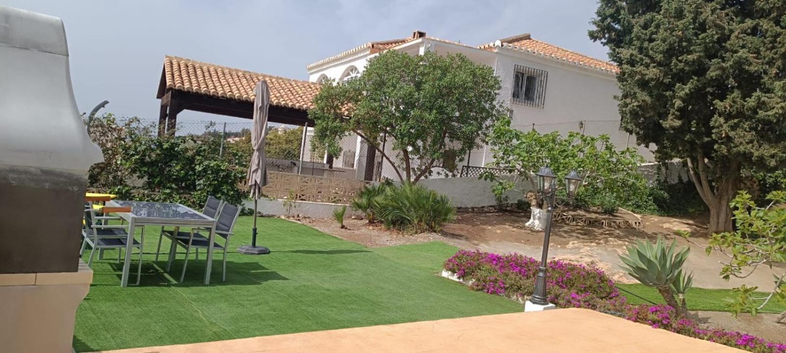 살로브레나 La Torrecica, Con Caracter Andaluz Y Magnificas Vistas Al Mar Y Sierra Nevada 빌라 외부 사진